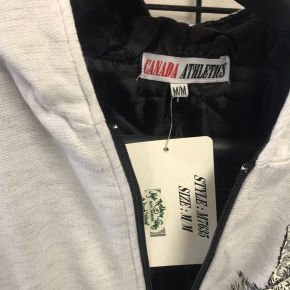 NWT Canada Athletics White Wolf Quilt Lined Jacket Size M - Picture 5 of 6